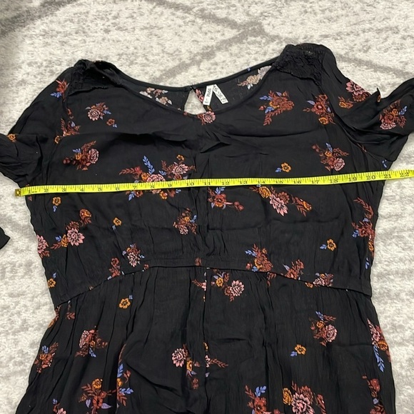 Mudd Long Sleeve Flower Romper - Picture 9 of 12